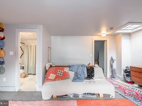 239 Race Street, Philadelphia PA 19106