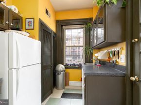 239 Race Street, Philadelphia PA 19106