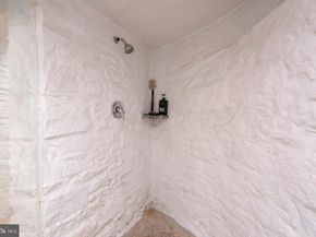 239 Race Street, Philadelphia PA 19106