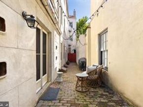 239 Race Street, Philadelphia PA 19106