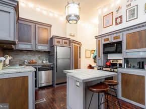 239 Race Street, Philadelphia PA 19106