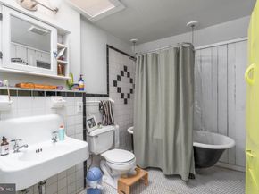 239 Race Street, Philadelphia PA 19106