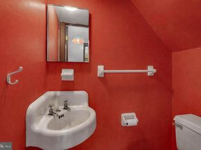 239 Race Street, Philadelphia PA 19106