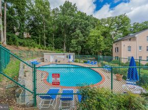 700 S Arlington Mill Drive 15204, Arlington VA 22204