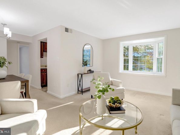 700 S Arlington Mill Drive 15204, Arlington VA 22204