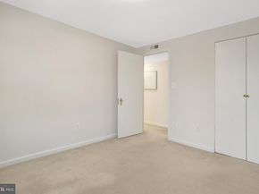 700 S Arlington Mill Drive 15204, Arlington VA 22204