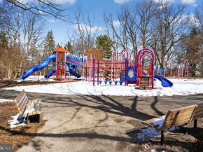 2733 N Lexington Street N, Arlington VA 22207