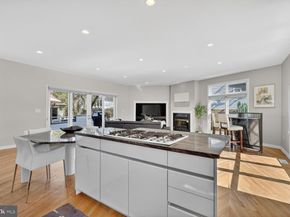 2733 N Lexington Street N, Arlington VA 22207