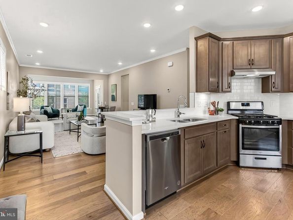 21899 Hawksbill High Circle, Sterling VA 20164