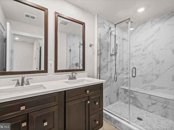 818 S Greenbrier Street, Arlington VA 22204