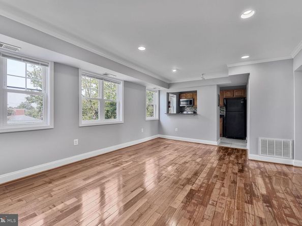 3876 9TH Street SE 301, Washington DC 20032