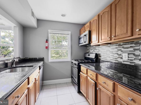 3876 9TH Street SE 301, Washington DC 20032