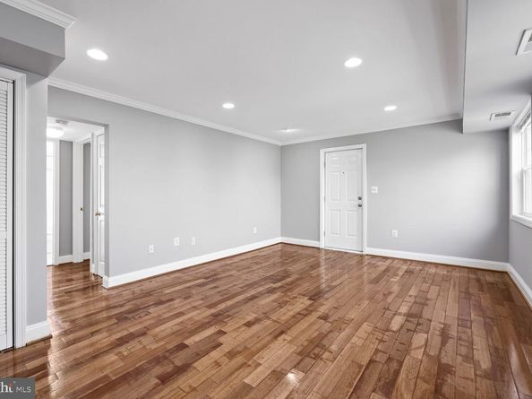 3876 9TH Street SE 301, Washington DC 20032