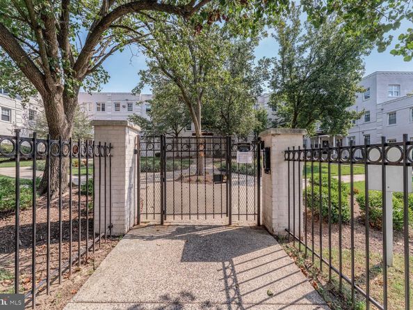 3876 9TH Street SE 301, Washington DC 20032