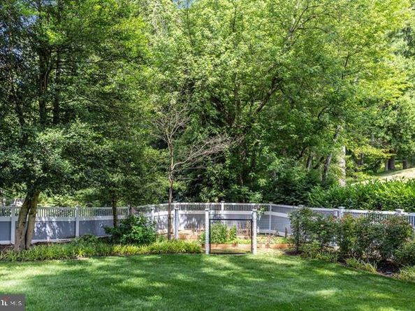 9604 Pembroke Place, Vienna VA 22182