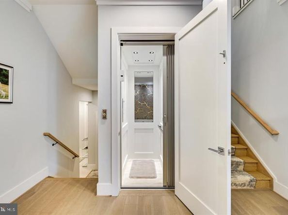 9604 Pembroke Place, Vienna VA 22182