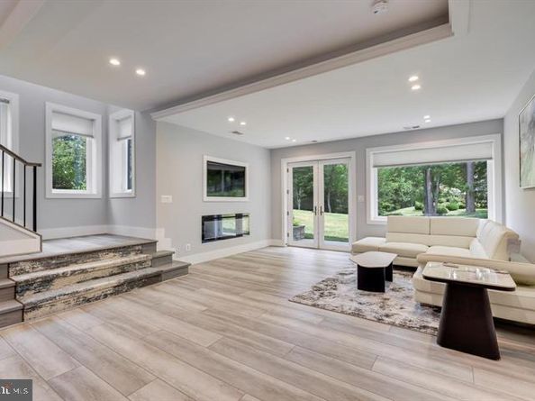 9604 Pembroke Place, Vienna VA 22182