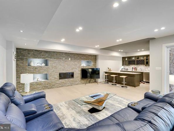 9604 Pembroke Place, Vienna VA 22182