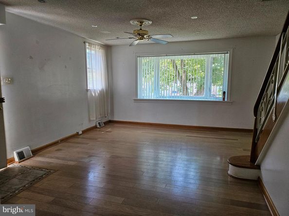 2123 Loney Street, Philadelphia PA 19152