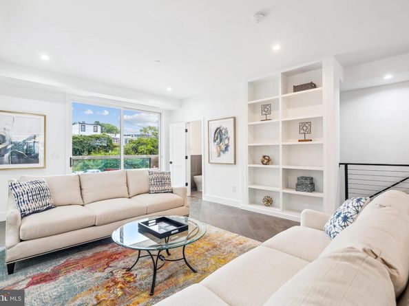 304 K Street NE 2PH, Washington DC 20002