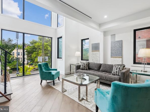 304 K Street NE 2PH, Washington DC 20002