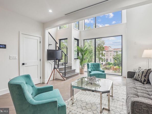 304 K Street NE 2PH, Washington DC 20002