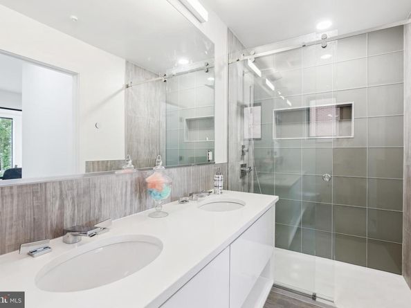 304 K Street NE 2PH, Washington DC 20002
