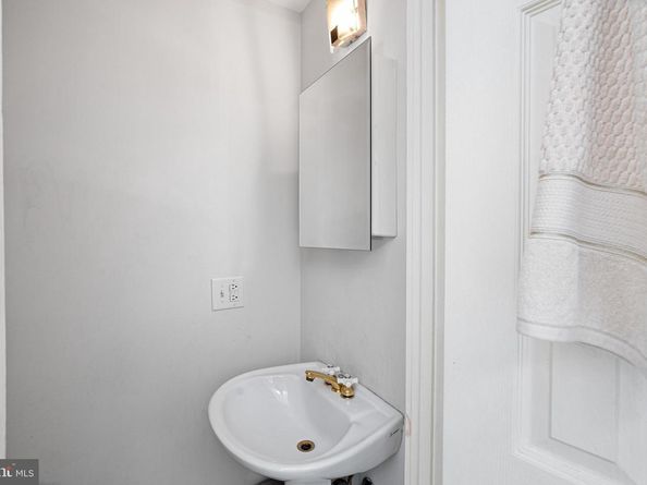 1243 S Alder Street, Philadelphia PA 19147