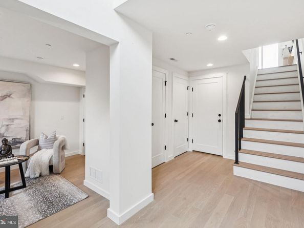 610 N Brenna Walk, Philadelphia PA 19123
