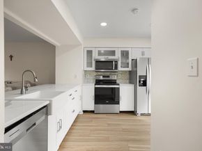 6 Sugarland Square Court, Sterling VA 20164