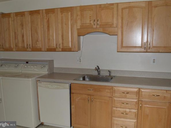 9715 Kings Crown Court 202, Fairfax VA 22031