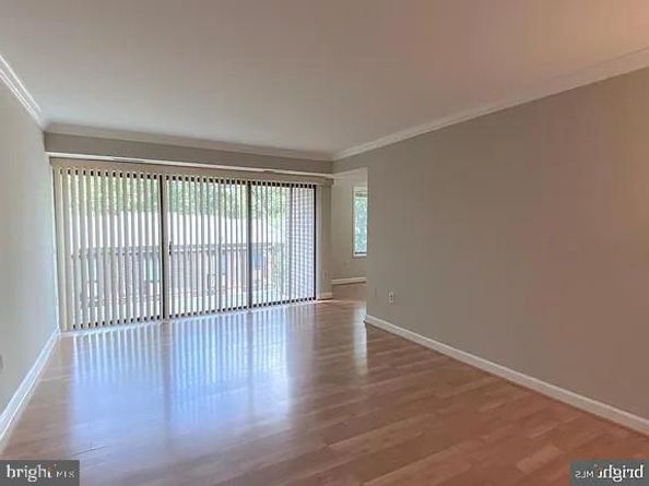 9715 Kings Crown Court 202, Fairfax VA 22031