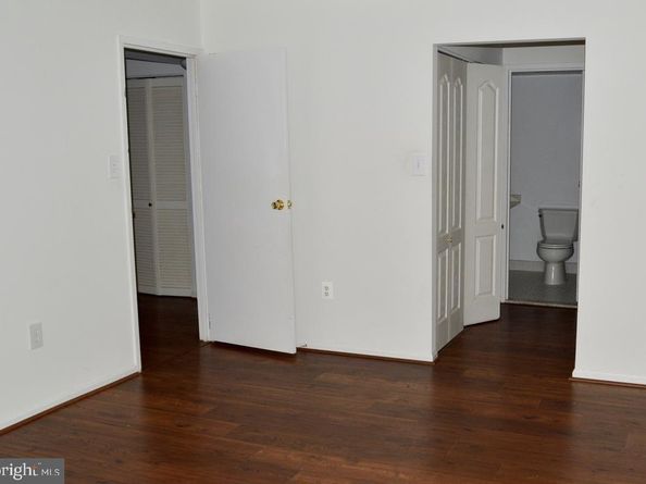 9715 Kings Crown Court 202, Fairfax VA 22031