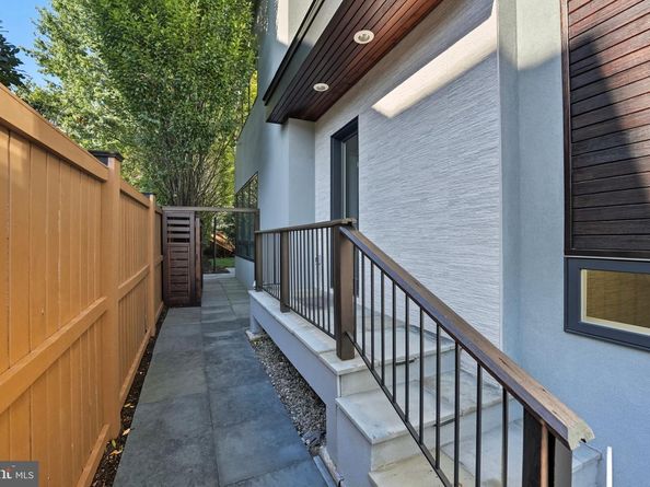 1404 N Herndon Street, Arlington VA 22201