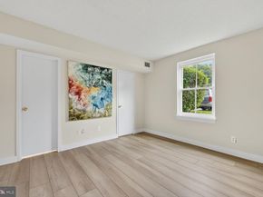 2208 Castle Rock Square 2B, Reston VA 20191