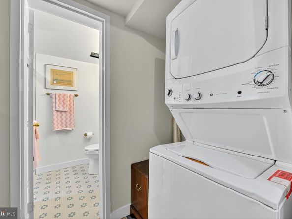 2208 Castle Rock Square 2B, Reston VA 20191