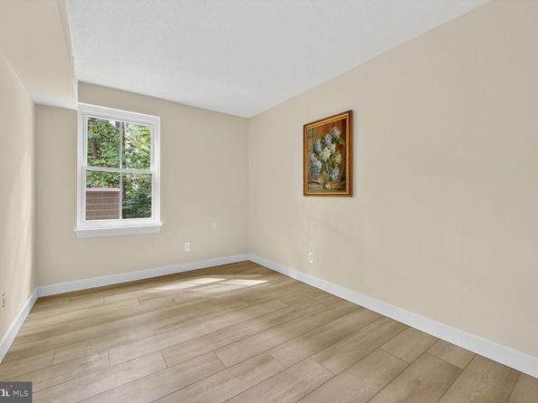 2208 Castle Rock Square 2B, Reston VA 20191