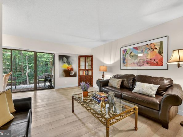 2208 Castle Rock Square 2B, Reston VA 20191