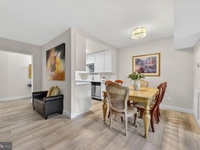 2208 Castle Rock Square 2B, Reston VA 20191
