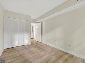 2208 Castle Rock Square 2B, Reston VA 20191