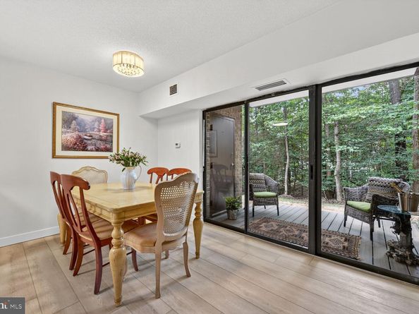 2208 Castle Rock Square 2B, Reston VA 20191