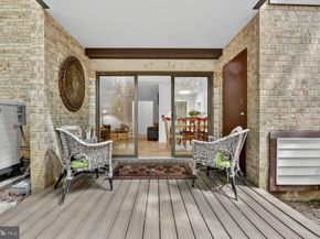 2208 Castle Rock Square 2B, Reston VA 20191