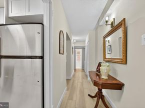 2208 Castle Rock Square 2B, Reston VA 20191