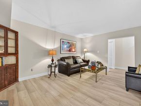 2208 Castle Rock Square 2B, Reston VA 20191