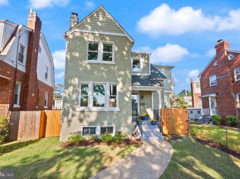 3811 South Dakota Avenue NE