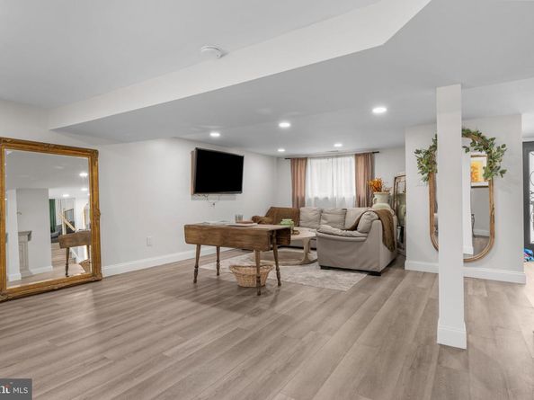 996 Whitney Lane, Ambler PA 19002