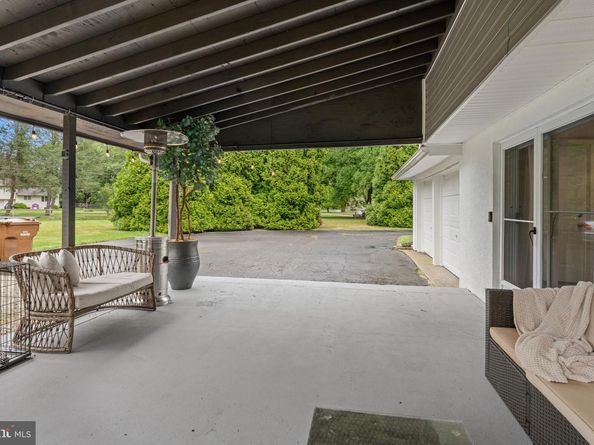 996 Whitney Lane, Ambler PA 19002