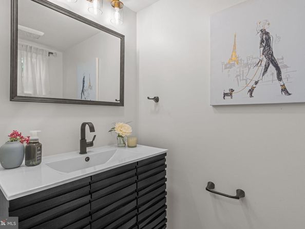 996 Whitney Lane, Ambler PA 19002