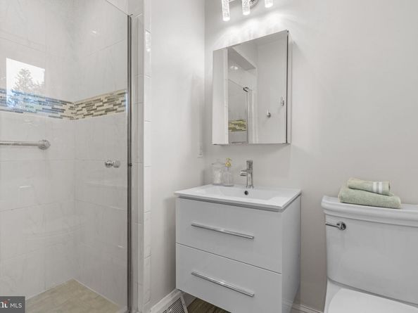 996 Whitney Lane, Ambler PA 19002