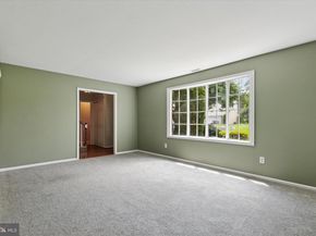 15 Penn Circle, Holland PA 18966